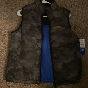 Buffalo reversible vest size 14/16 camo one side and blue with faux fur top opp